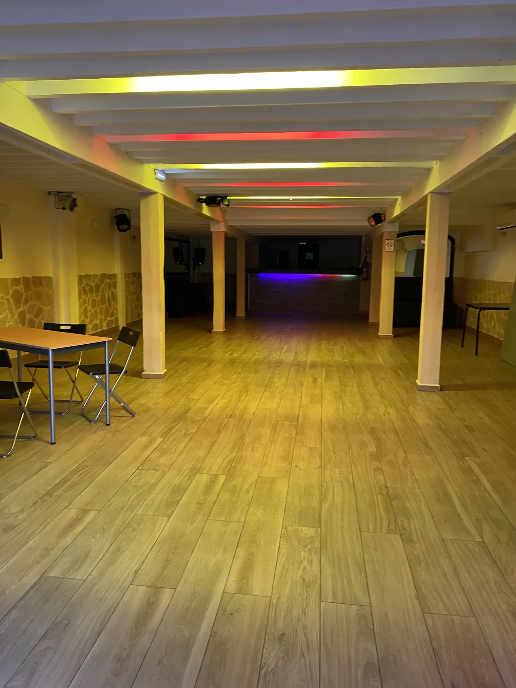 Perspective de la salle Matecaña avec ses jeux de lumière