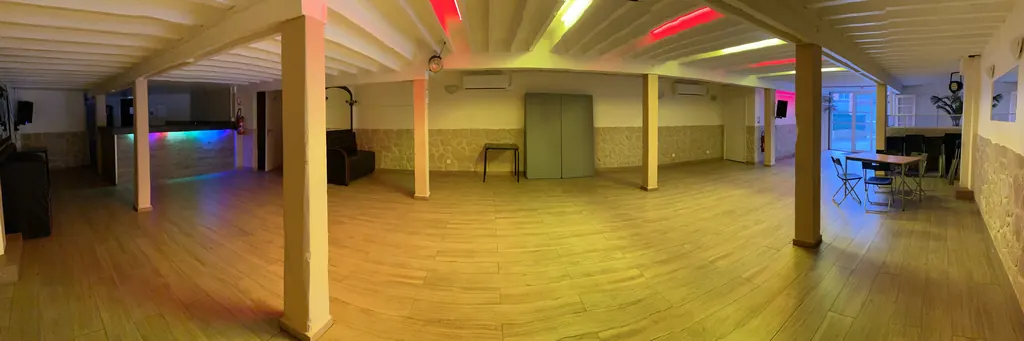 Vue panoramique de la salle Matecaña et de ses jeux de lumière
